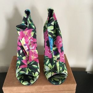 Steve Madden Floral print peep toe